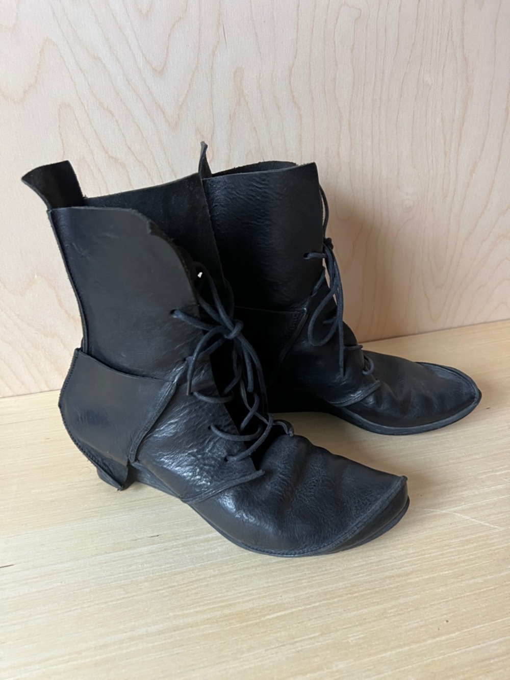 EU 40 - Trippen Black Lace-Up Leather Ankle Boots - Women's